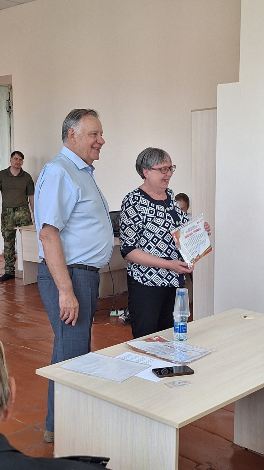 Вручение благодарственного письма Таисии Чаркиной