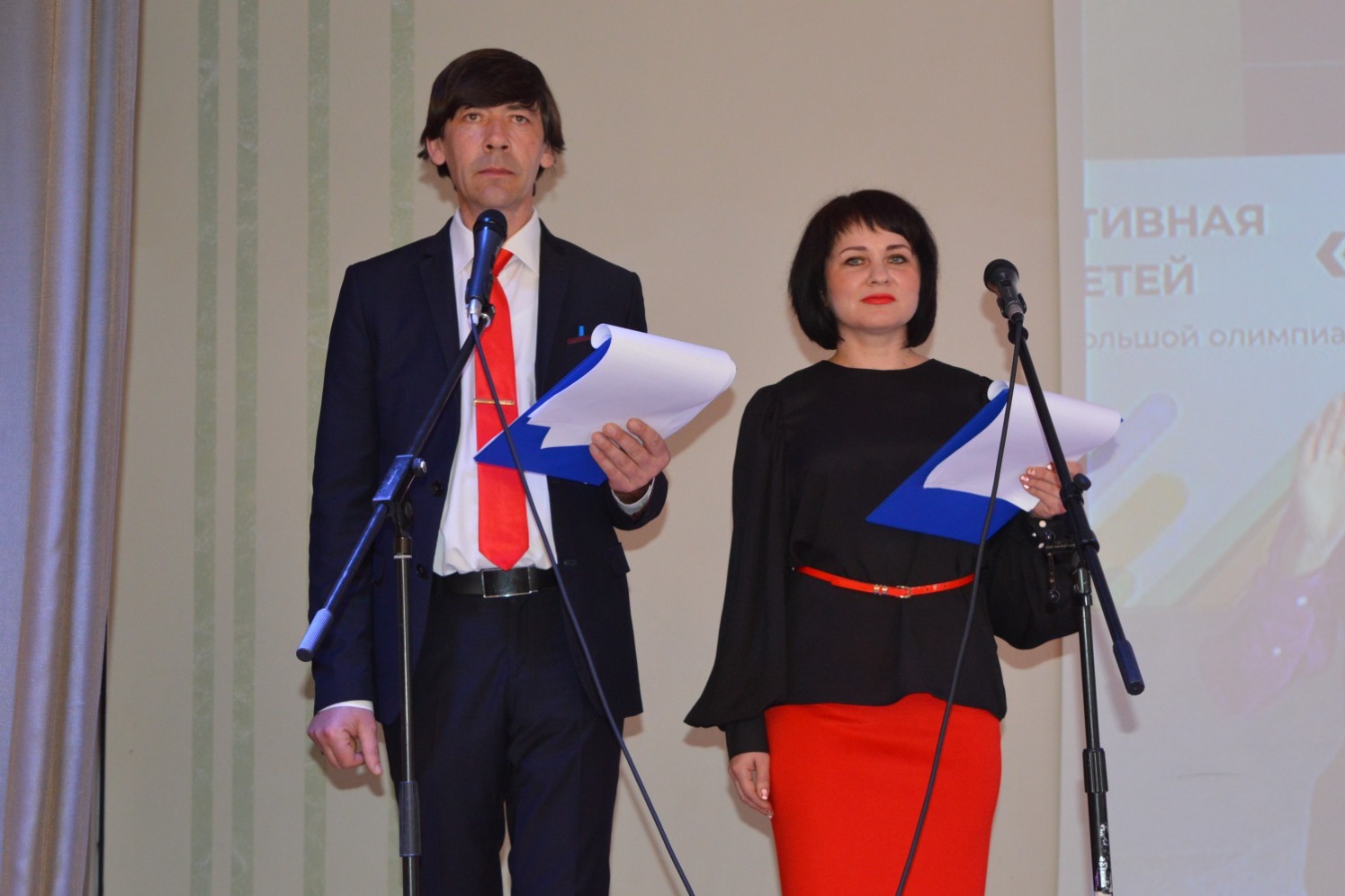 Ведущие церемонии Андрей Максимов и Юлия Арцыбашева