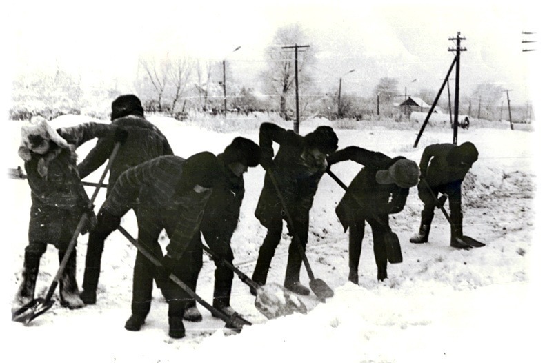 Расчистка  железнодорожных путей от снега, декабрь 1980 года