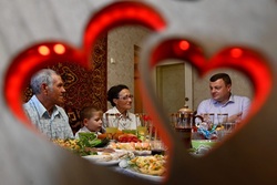 Александр Никитин вручил семье из Уварово медаль «За любовь и верность»