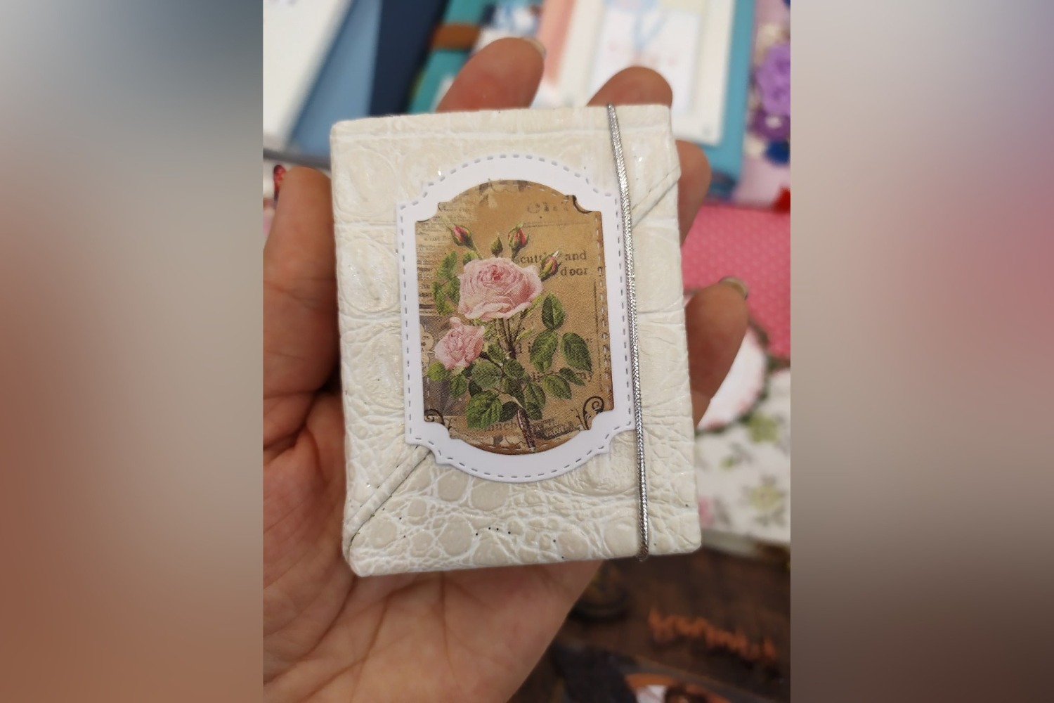 Есть в коллекции и совсем маленькие изделия