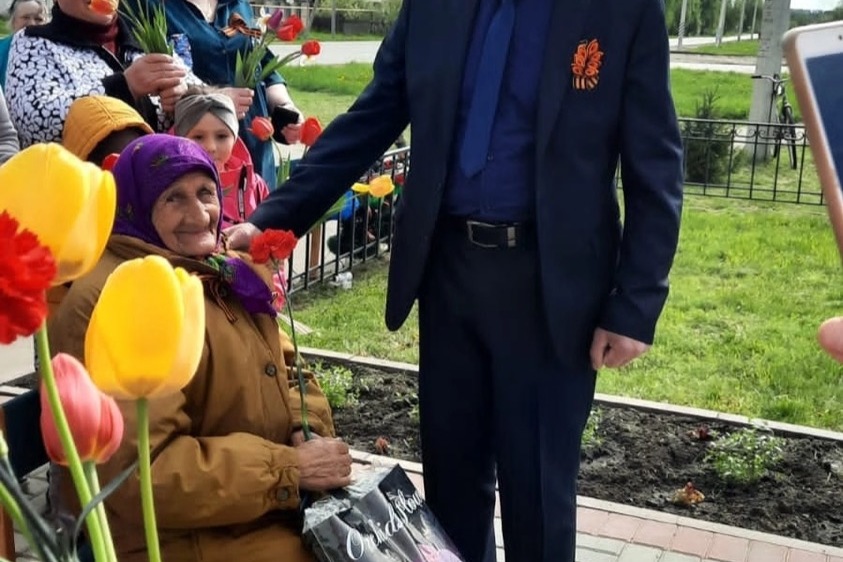 Глава Граждановского сельсовета Сергей Егоров поздравил вдову ветерана
