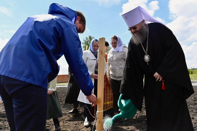 В Знаменском округе заложили фруктовый Сад Памяти