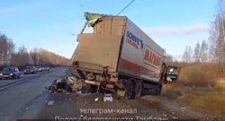 В Первомайском округе столкнулись две фуры 