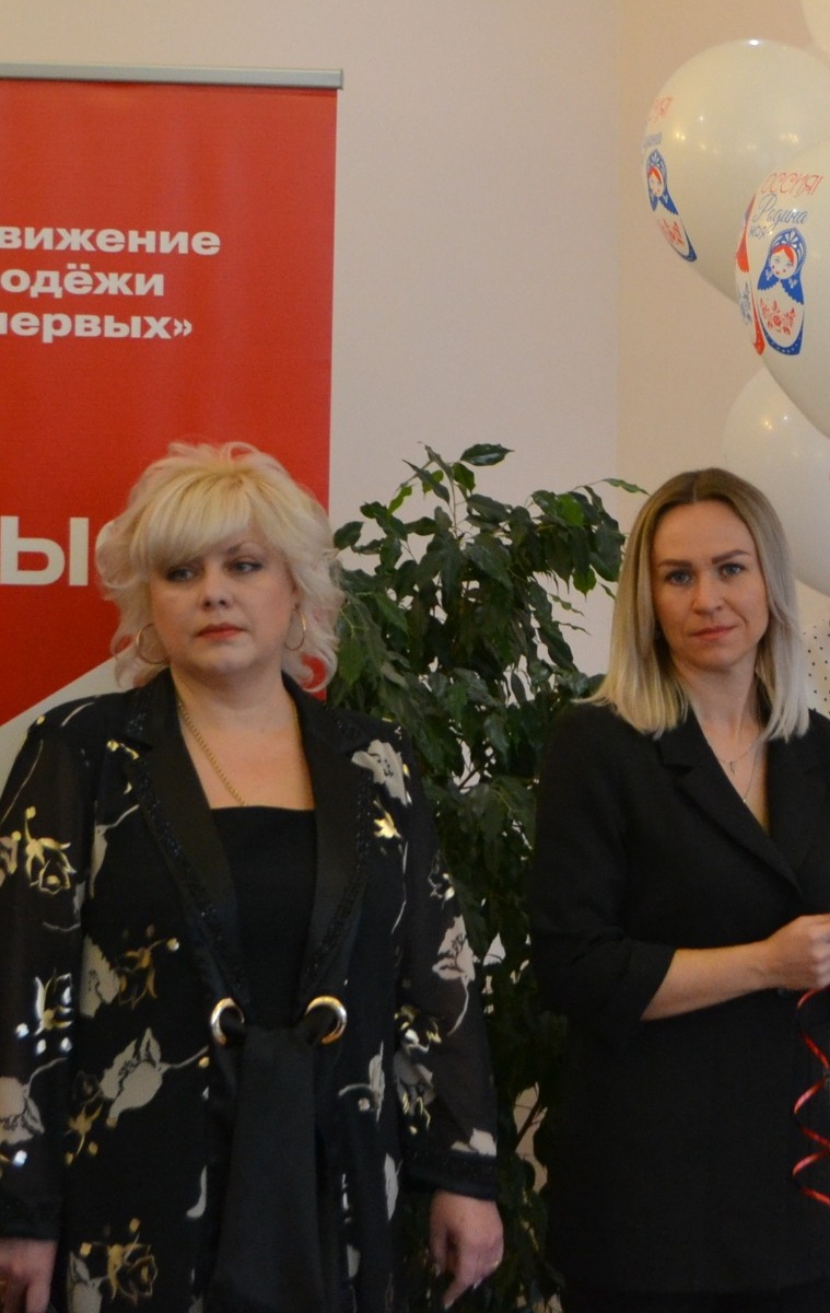 Оксана Рогова (слева) 