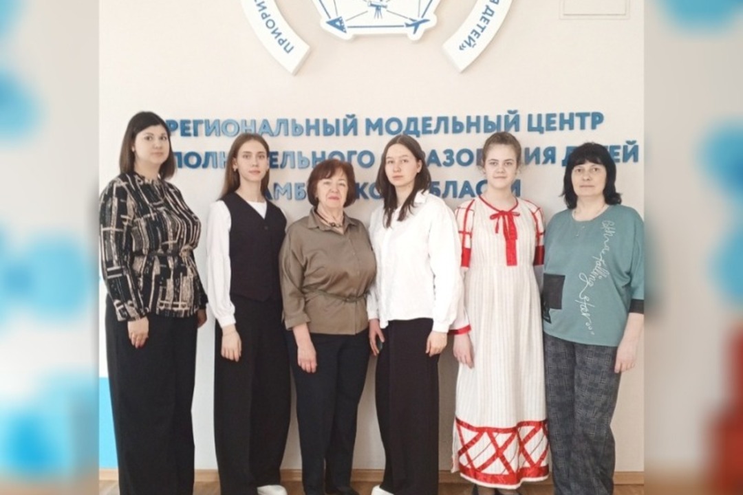 Призёры и победители со своими наставниками