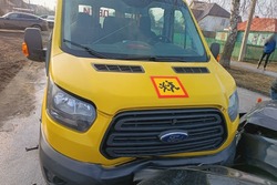 В Рассказове в ДТП с  участием школьного автобуса пострадали два человека