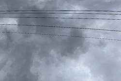 В Первомайском округе при атаке БПЛА незначительно повреждены окна домов и несколько автомобилей