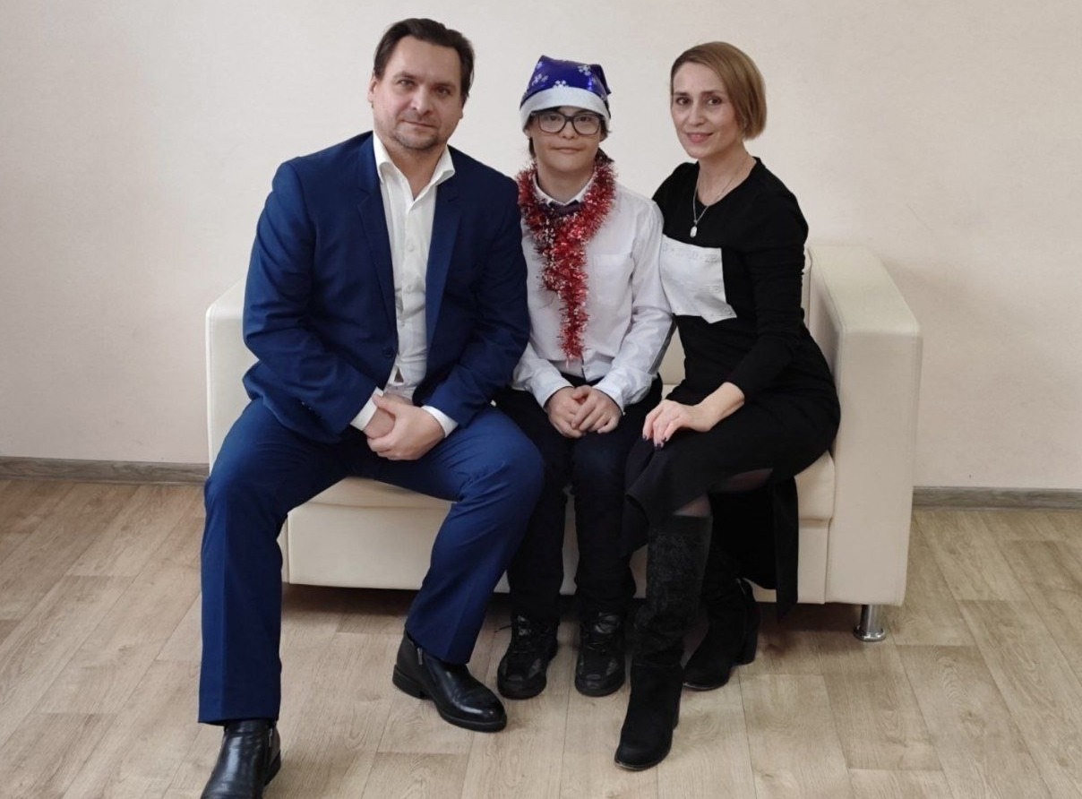Кирилл с родителями.