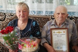 Валентин и Валентина из Первомайского округа отметили бриллиантовую свадьбу