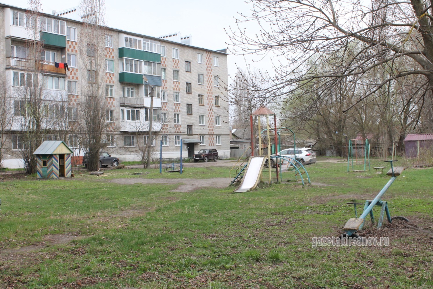 Двор на улице Ухтомского, 33 до благоустройства