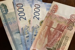 Тамбовчанка выплатила своей дочери миллионный долг по алиментам 