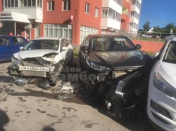В Тамбове отметивший день рождения водитель «Киа» врезался в три припаркованных авто