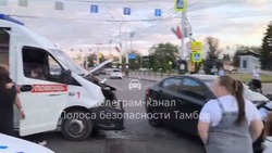 В Тамбове автомобиль Киа не пропустил скорую помощь 