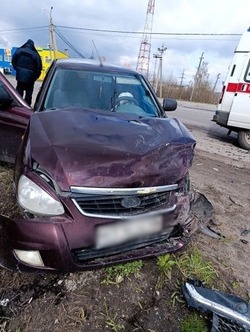 В Рассказове при столкновении двух легковушек на перекрёстке пострадал водитель