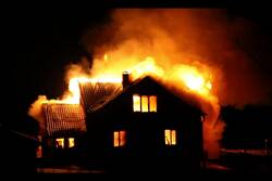 Ночной пожар: в Тамбове погиб пенсионер, его сын получил ожоги и находится в реанимации