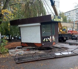 С тамбовской улицы убрали незаконно установленный киоск 