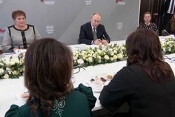 Владимир Путин пообщался с представителями фонда «Защитники Отечества»