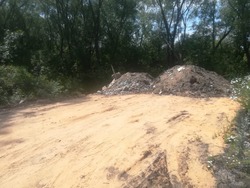 В Тамбове на берегу реки Жигалки обнаружили свалку строительных отходов