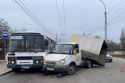 В Тамбове "ГАЗель" врезалась в пассажирский автобус