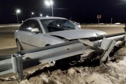 В Петровском округе водитель иномарки вылетел на встречку и врезался в отбойник