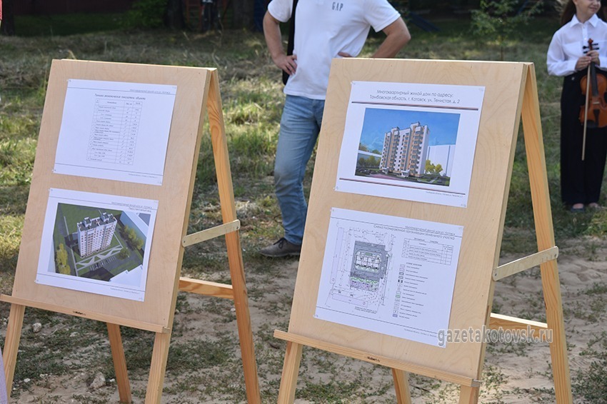 Информационные таблички по строительству нового дома