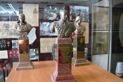 18 бюстов в миниатюре пополнили Фонды тамбовского Музейно-выставочного центра