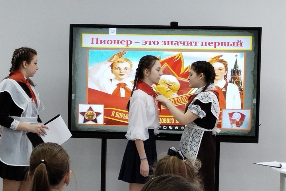 В Сосновской школе на классном часе школьникам рассказали о пионерии Сосновское 