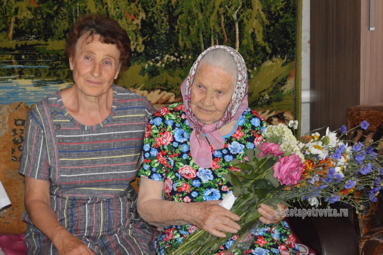 Мария Колосницина в день юбилея с дочерью Тамарой 