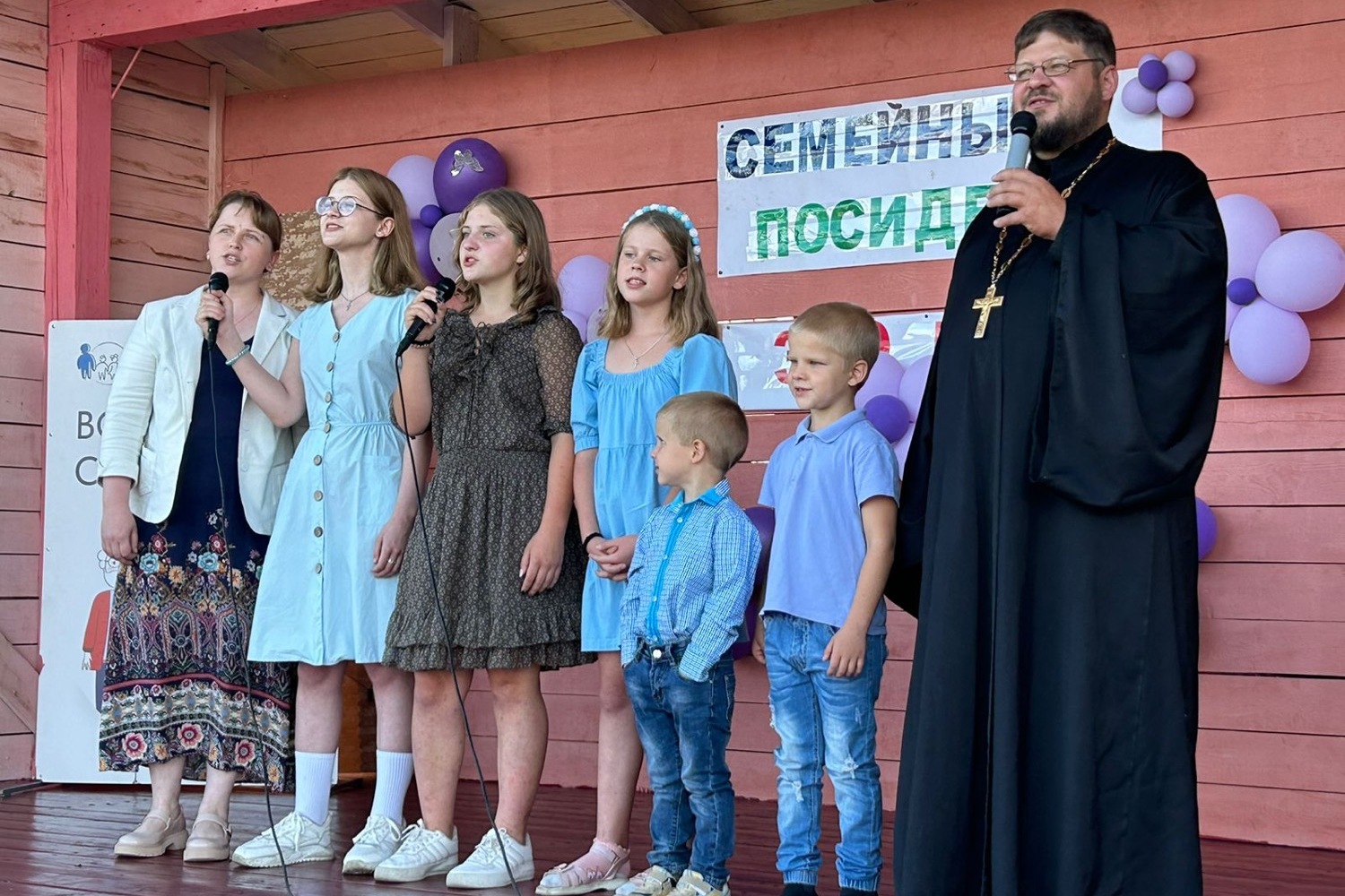Выступает воскресная школа