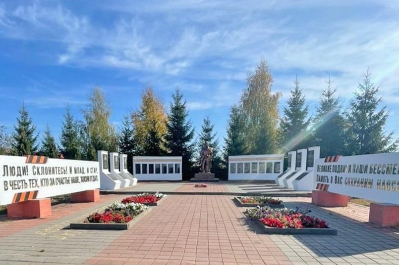 Мемориал воинам-землякам в селе Платоновка