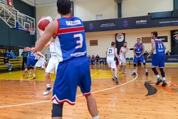 Баскетболисты «Тамбова» в матче с «Русичами» потерпели неудачу, но сохранили лидерство