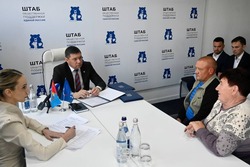 Газ, дороги, капремонт, волонтеры: Евгений Первышов провел прием граждан