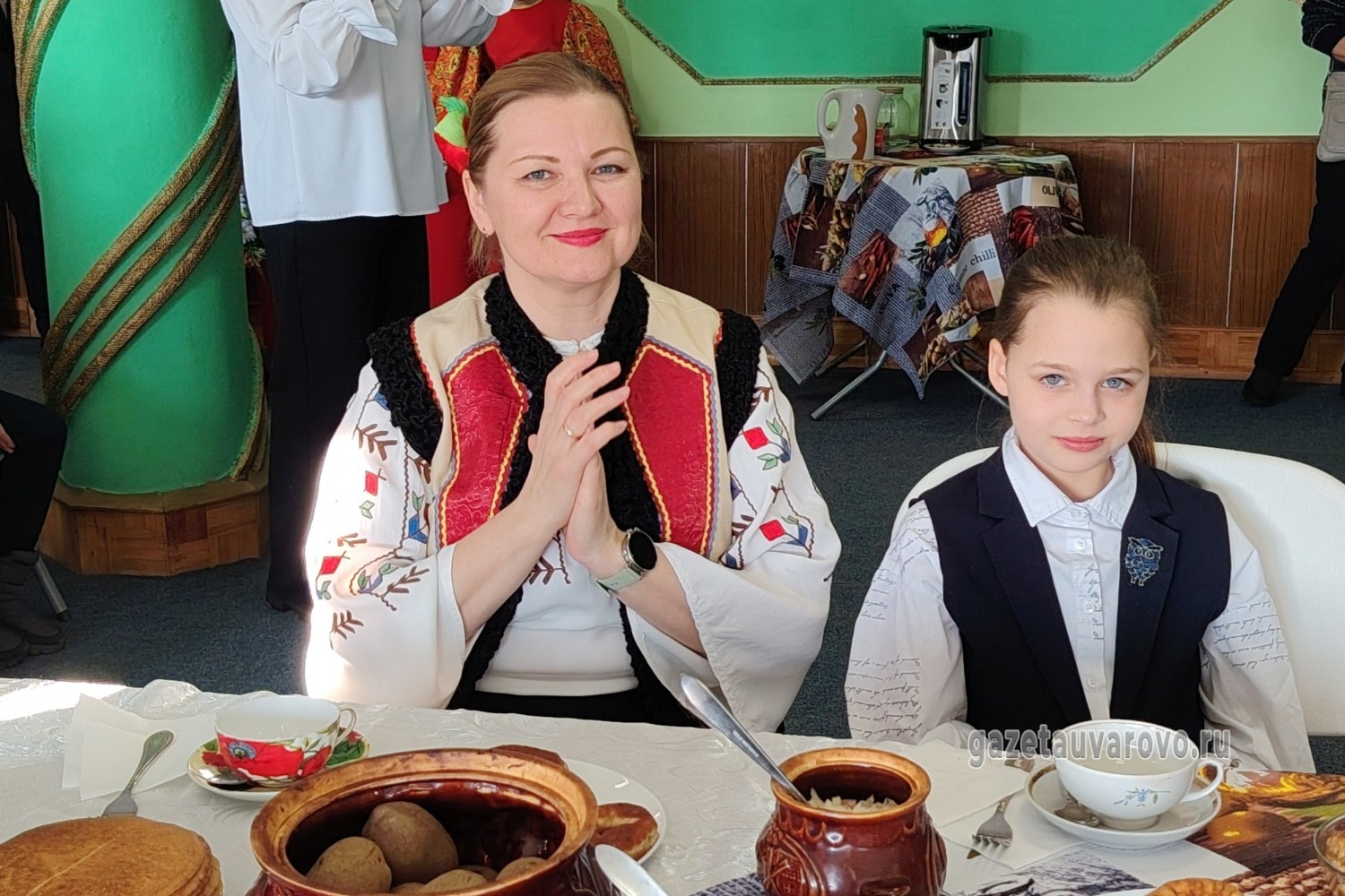 Каролина с дочкой на празднике «Хоровод дружбы»