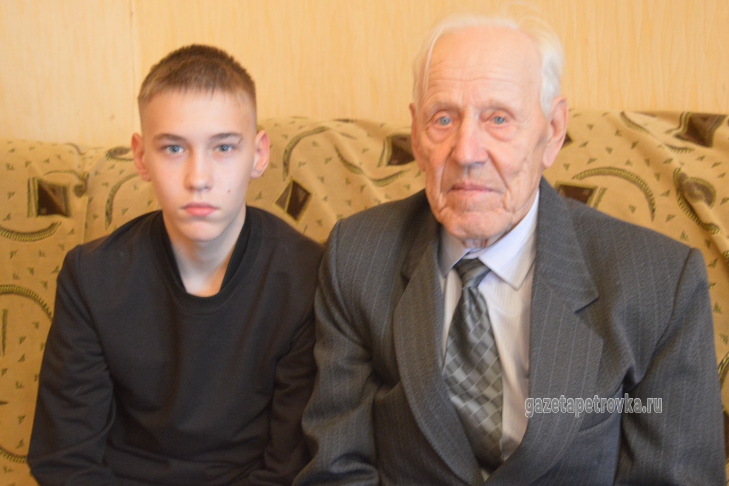 Дедушка с внуком