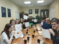 Пичаевским школьникам раскрыли секреты старинной ручной набойки по ткани 