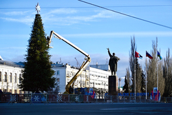 Последние приготовления: центральная площадь Тамбова почти готова к Новому году