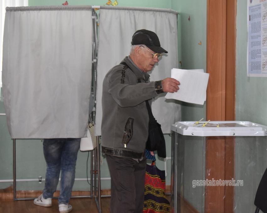 Голосование на избирательном участке №182