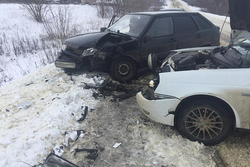 В Знаменском районе не разъехались две «Лады»: пострадала женщина