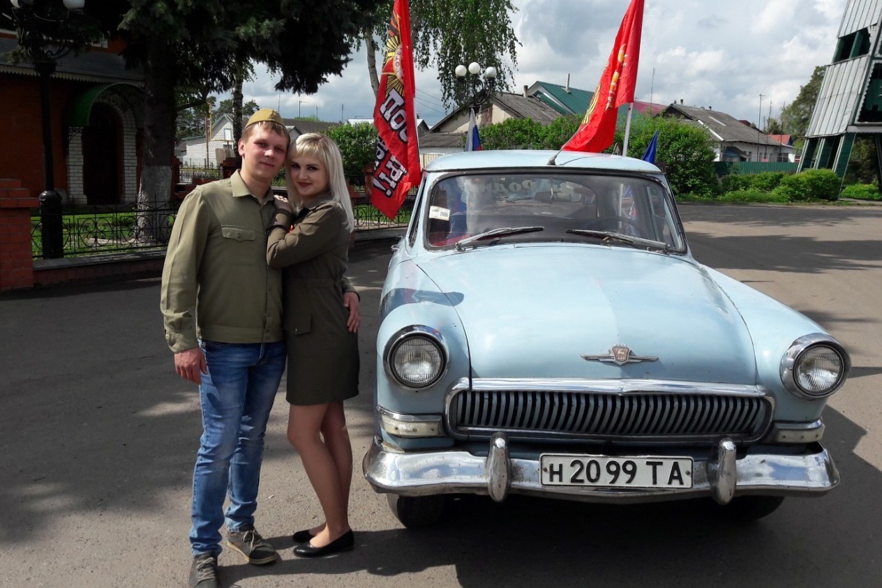 Дмитрий Кузнецов с супругой Татьяной на автопробеге в День Победы