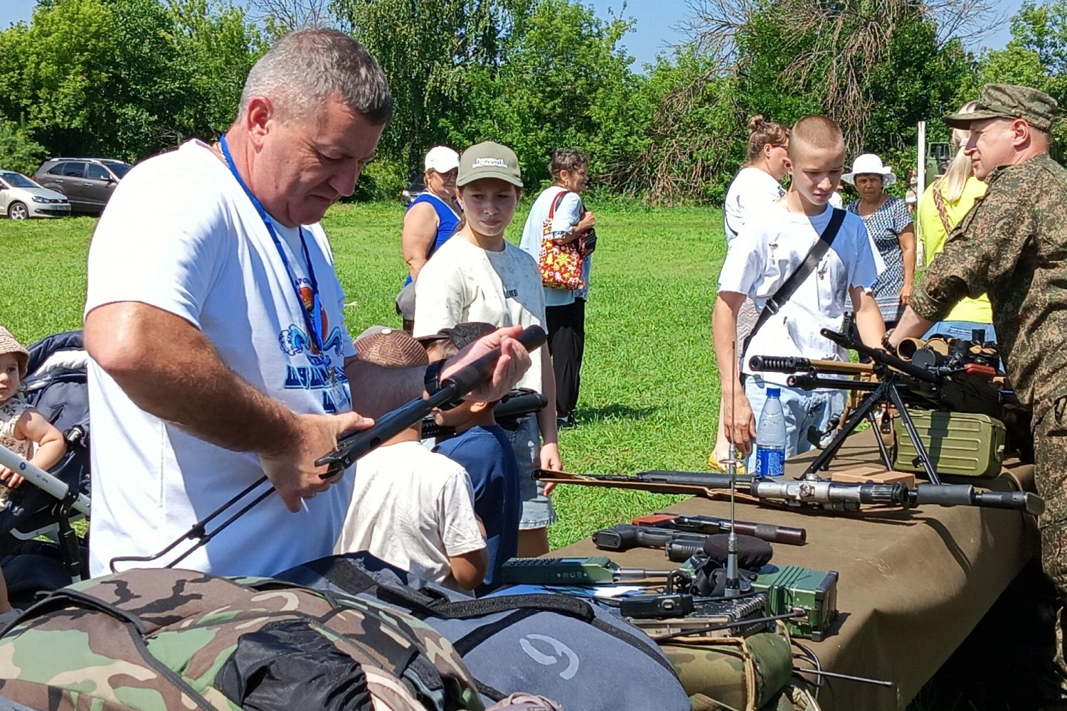 Военная техника, как всегда, заинтересовала мальчиков всех возрастов