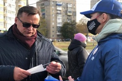 В Тамбове волонтёры раздают маски в общественном транспорте