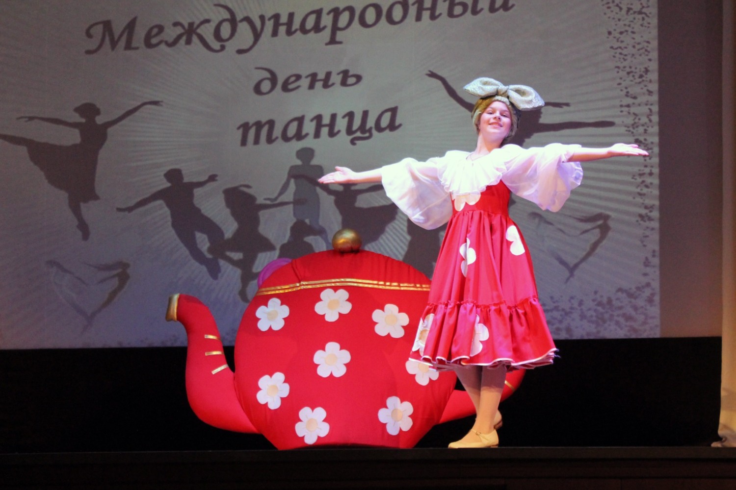 Анастасия Назарова с танцем «А я чаёвничала»