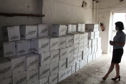 В Котовске из гаражей изъяли 2,5 тысячи бутылок контрафактной водки