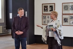 Шрифты и взрыв красок: в тамбовской картинной галерее открылась выставка Владимира Беркетова