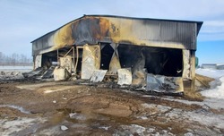 В Первомайском округе сгорел корпус птицефабрики
