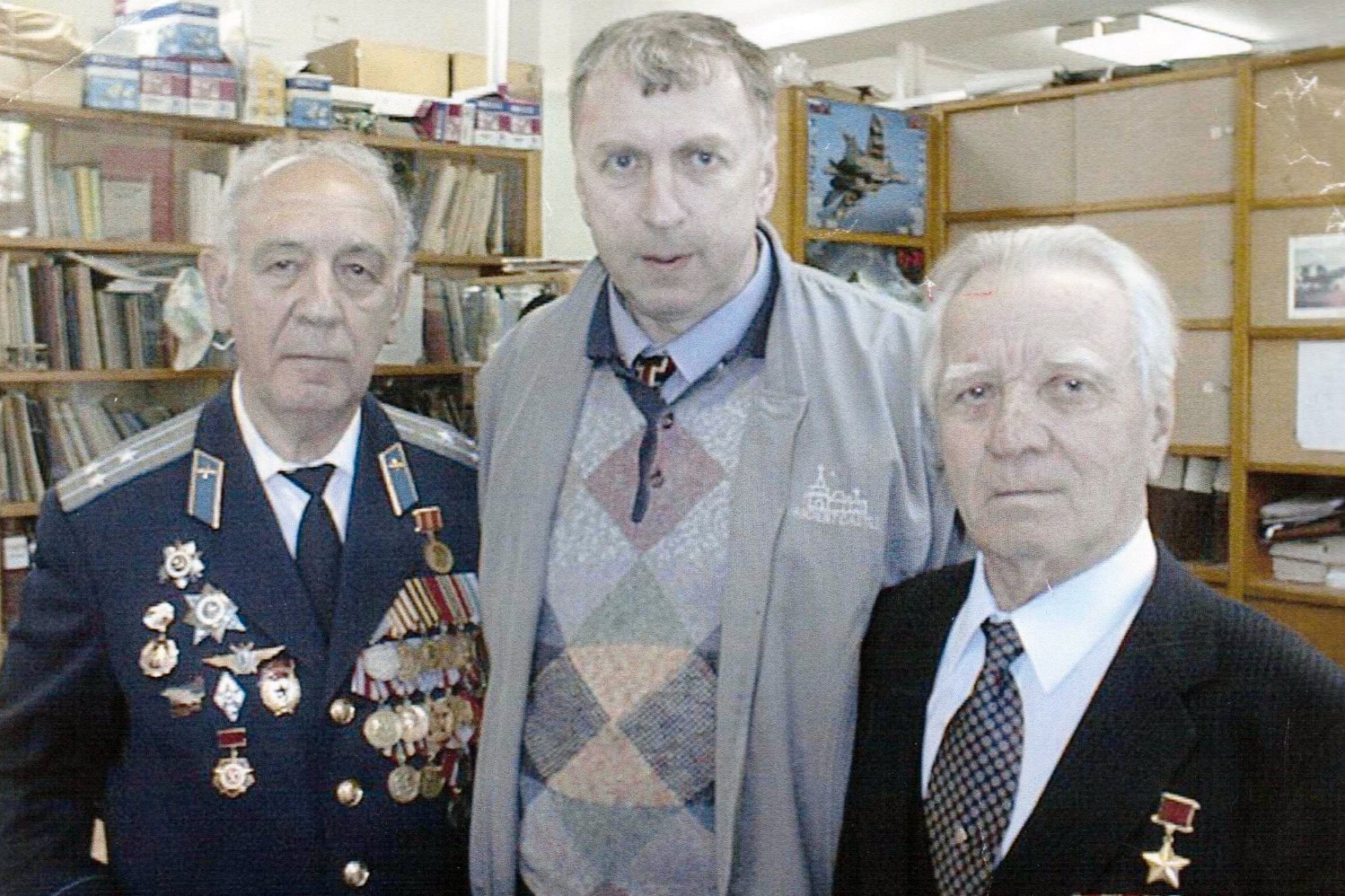 Александр Алексеевич Липилн (крайний справа) с сотрудниками в конструкторском бюро П.О. Сухого, Москва