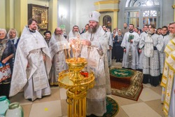 В крещенский сочельник митрополит Феодосий совершил литургию и освятил воду