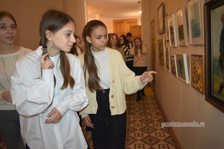 Знаменские школьники на открытии выставки