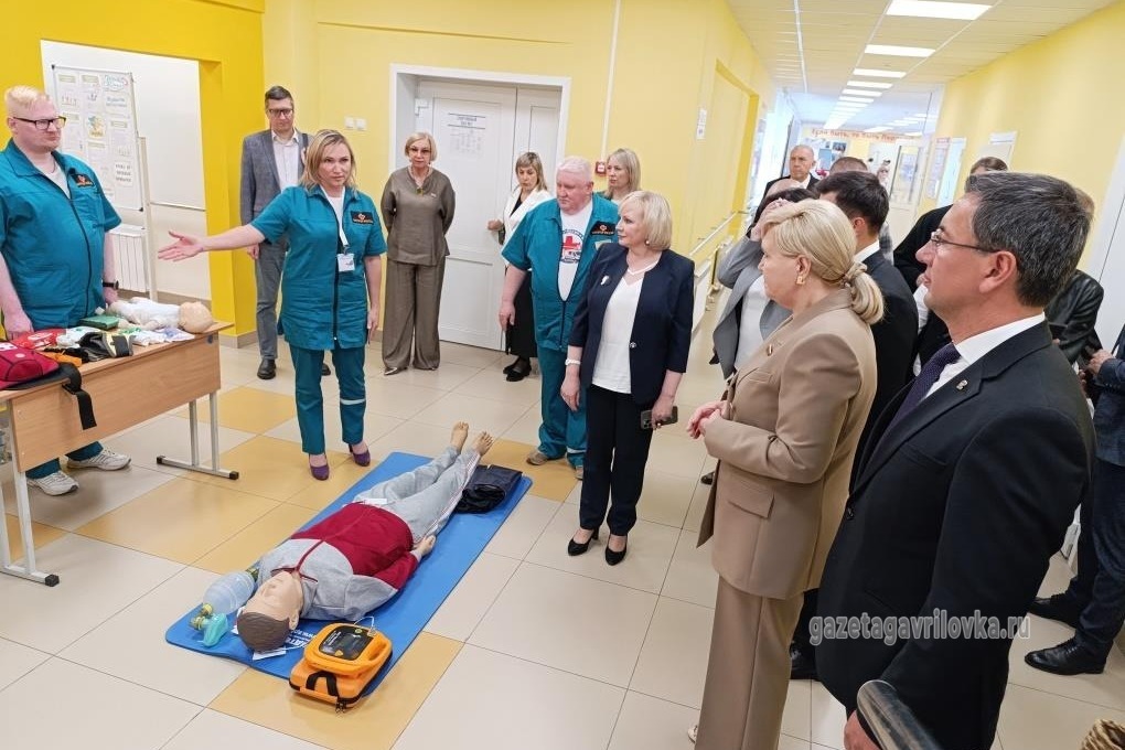 Осмотр тренажёра для оказания медпомощи